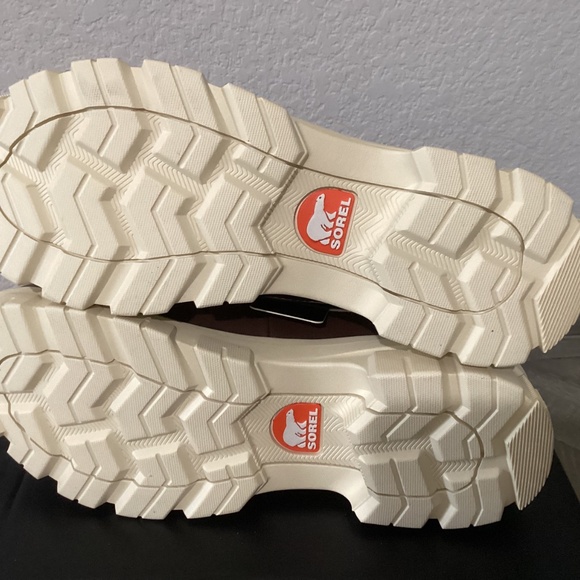 Sorel Women's Tivoli V Waterproof Booties, size 10 - Picture 3 of 11